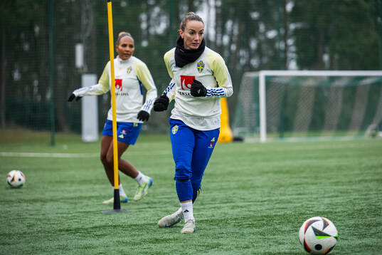 Kosovare Asllani and Madelen Janogy of the Swedish women's