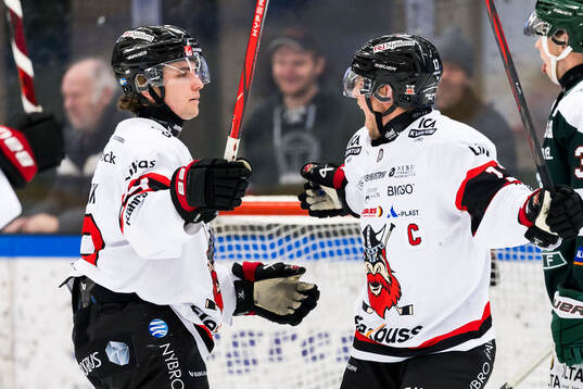 Nybros Elias Stenman och Emil Forslund jublar