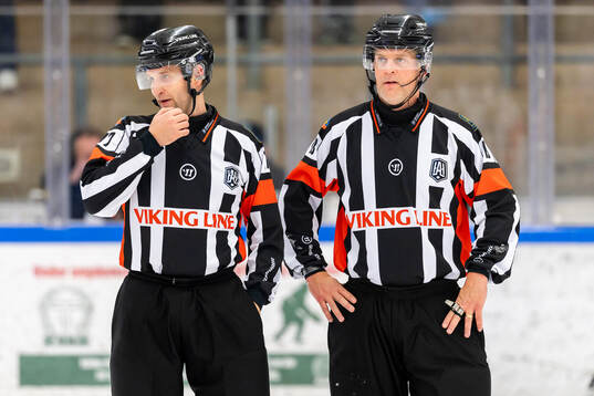 Domare Niklas Johansson och Domare Mikael Nord