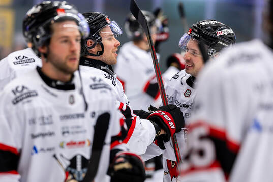 Nybros Emil Forslund och Anton Svensson jublar