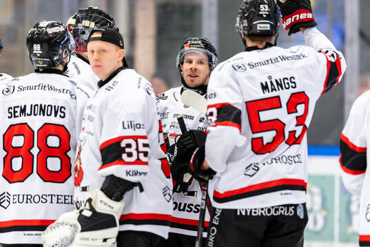 Nybros Emil Forslund jublar