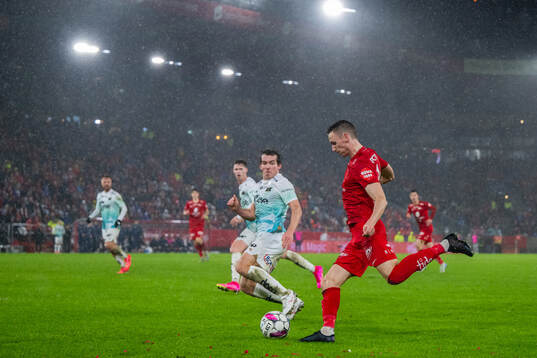 Joe Bell of Viking and Joachim Soltvedt of Brann