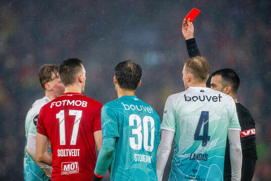 Referee Rohit Saggi gives a red card to Vetle Auklend of