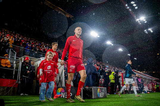 Ruben Kristiansen of Brann enters the pitch with his