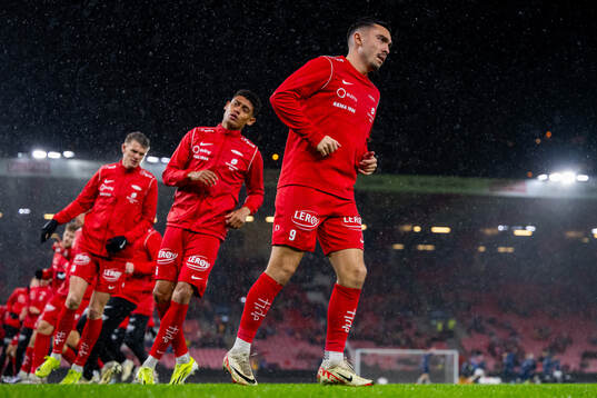 Niklas Castro of Brann warms up