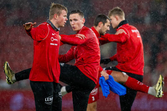 Aune Heggebø and Joachim Soltvedt of Brann warm up