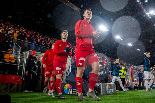 Aune Heggebø of Brann enters the pitch