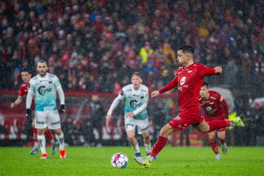 Niklas Castro of Brann scores the 1-1 goal