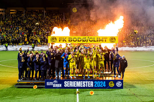 Patrick Berg of Bodø/Glimt celebrates with the trophy