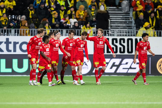 Thomas Lehne Olsen of Lillestrøm celebrates with team mates