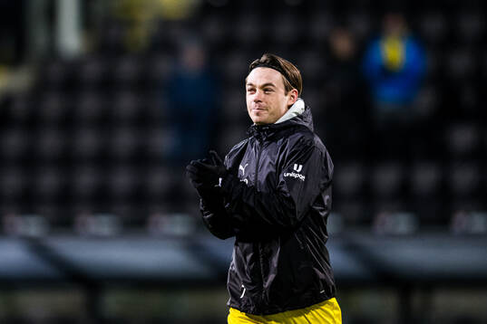 Patrick Berg of Bodø/Glimt warms up