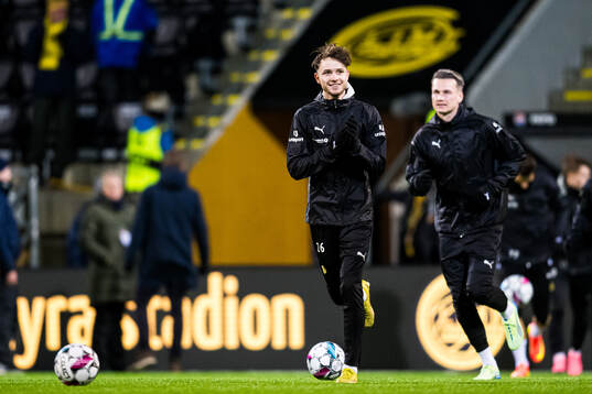Håkon Evjen of Bodø/Glimt warms up