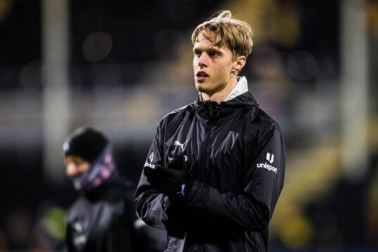 Ulrik Saltnes of Bodø/Glimt warms up