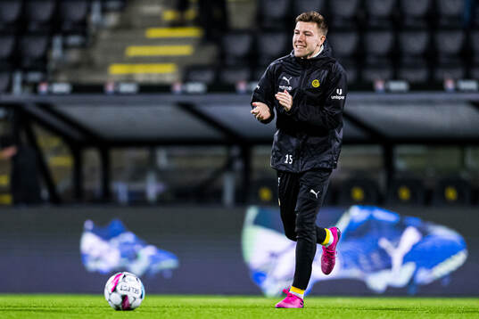 Fredrik Bjørkan of Bodø/Glimt warms up