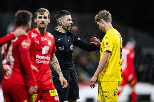 Referee Tore Hansen and Odin Bjørtuft of Bodø/Glimt