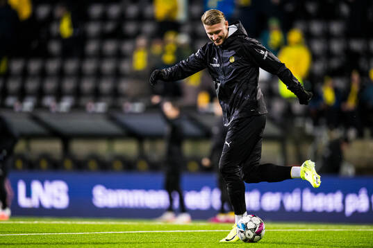 Kasper Høgh of Bodø/Glimt warms up