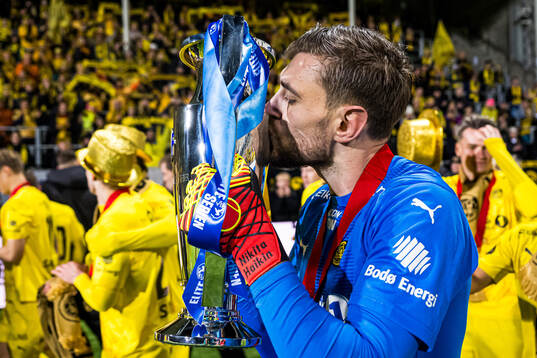 Nikita Haikin of Bodø/Glimt celebrates with the trophy