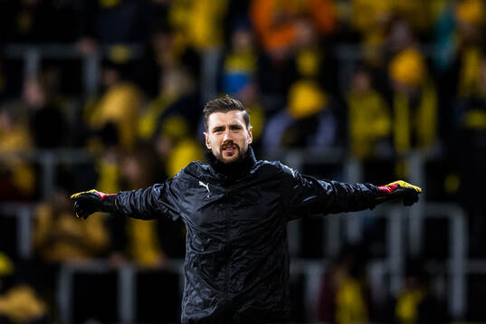 Nikita Haikin of Bodø/Glimt warms up