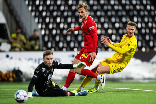 Espen Garnås of Lillestrøm and Kasper Høgh of Bodø/Glimt