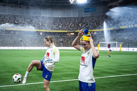 Anna Anvegård and Hanna Lundkvist of the Swedish women's