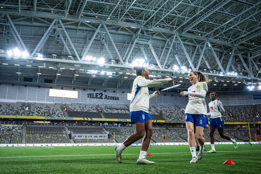 Madelen Janogy and Kosovare Asllani of the Swedish women's