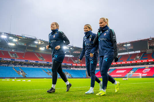 Goalkeeper Aurora Mikalsen, Celin Bizet Ildhusøy and