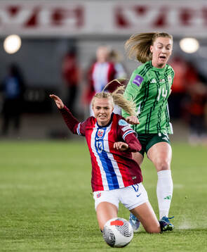 Emilie Woldvik of Norway and Lauren Wade of Northern Ireland