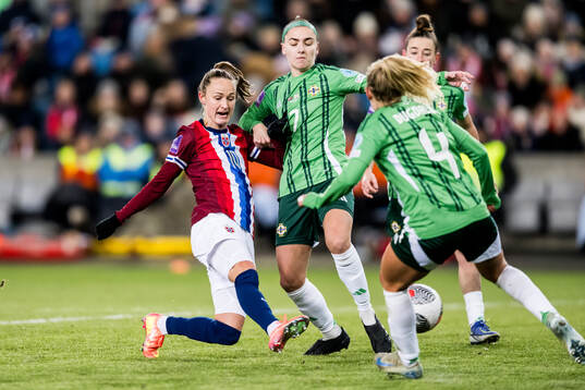 Caroline Graham Hansen of Norway and Chloe McCarron of