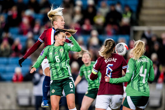 Guro Bergsvand of Norway and Laura Rafferty of Northern