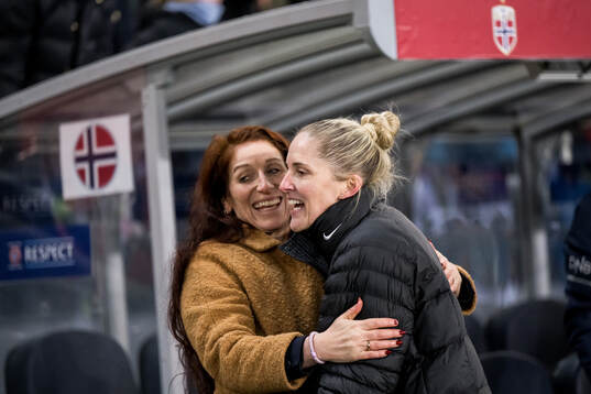 Head coach Gemma Grainger of Norway celebrate