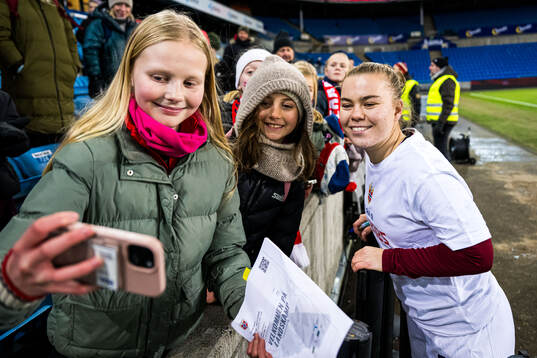 Olaug Tvedten of Norway with a fan