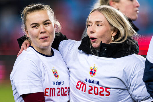 Olaug Tvedten and Thea Bjelde of Norway