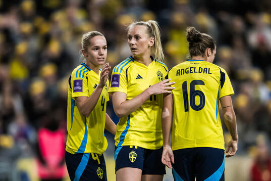 Stina Blackstenius, Hanna Lundkvist, and Filippa Angeldahl