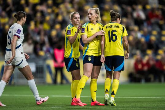 Stina Blackstenius, Hanna Lundkvist, and Filippa Angeldahl