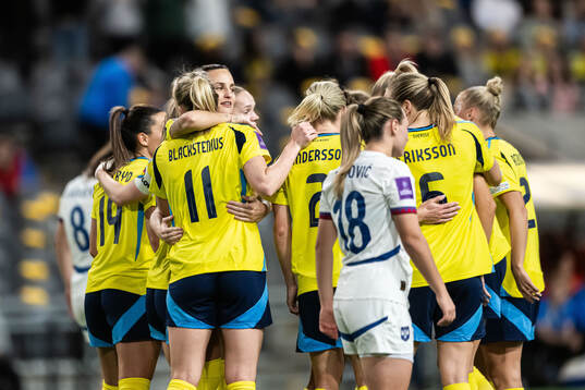 Stina Blackstenius of Sweden celebrates with Nathalie Björn