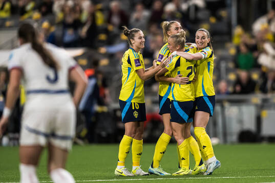 Hanna Bennison, Filippa Angeldahl, Fridolina Rolfö, and