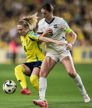 Rebecka Blomqvist of Sweden and Violeta Slovic of Serbia
