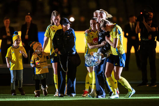 Caroline Seger with Marika Domanski Lyfors, Linda Sembrant,