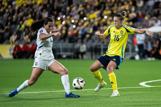 Vesna Milivojevic of Serbia and Filippa Angeldahl of Sweden