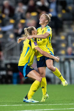 Hanna Bennison of Sweden celebrates with Fridolina Rolfö