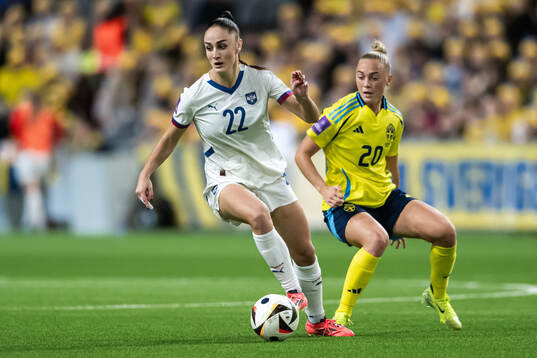 Nina Matejic of Serbia and Hanna Bennison of Sweden