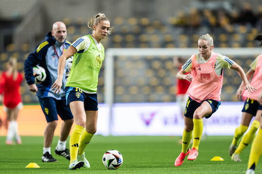 Fridolina Rolfö and Hanna Lundkvist of Sweden