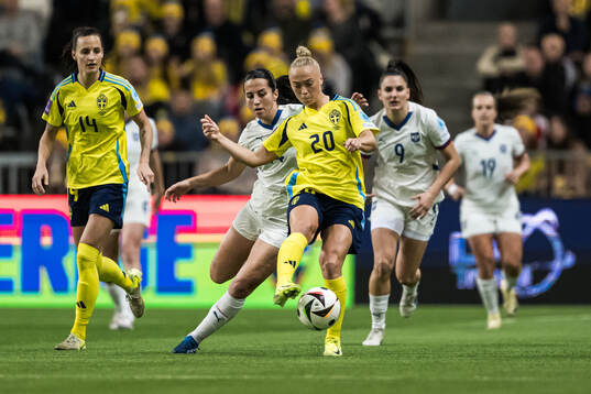 Nathalie Björn and Hanna Bennison of Sweden and Vesna