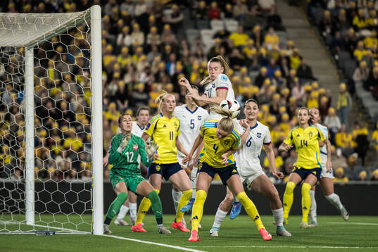 Hanna Lundkvist of Sweden and Allegra Poljak of Serbia