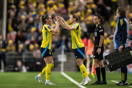 Kosovare Asllani and Anna Anvegård of Sweden