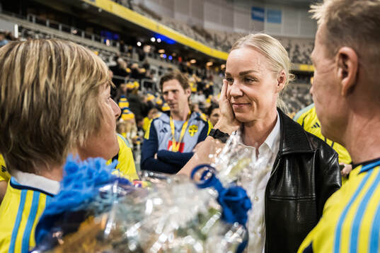 Caroline Seger with her mother Birgitta and father Mikael