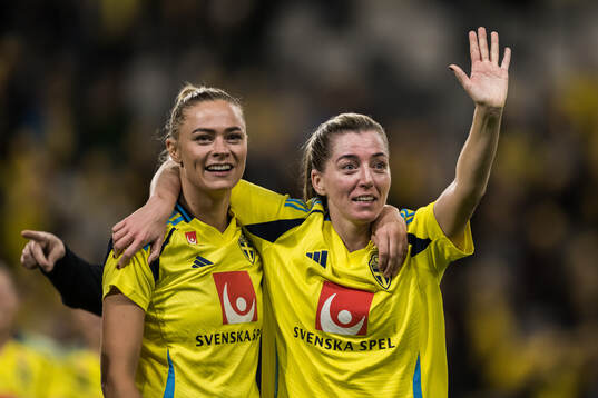 Fridolina Rolfö and Linda Sembrant of Sweden