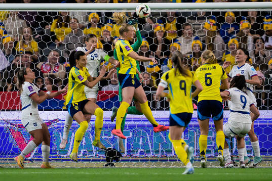 Nathalie Björn and Stina Blackstenius of Sweden attack the