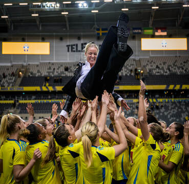 Players of Sweden throw Caroline Seger in the air