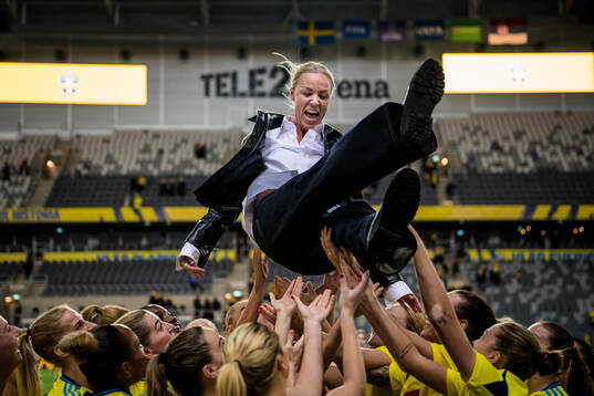 Players of Sweden throw Caroline Seger in the air